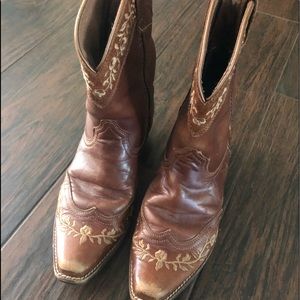 Ariat boots size 4
